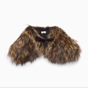 Aritzia (little moon), faux fur collar
